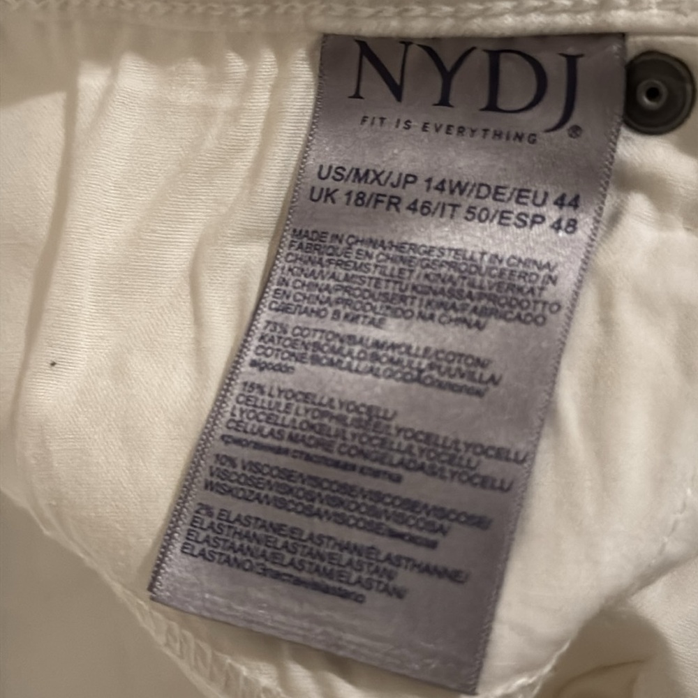 NYDJ 🎉HP🎉white bootcut Flare jeans with lift tuck technology. - Picture 4 of 7